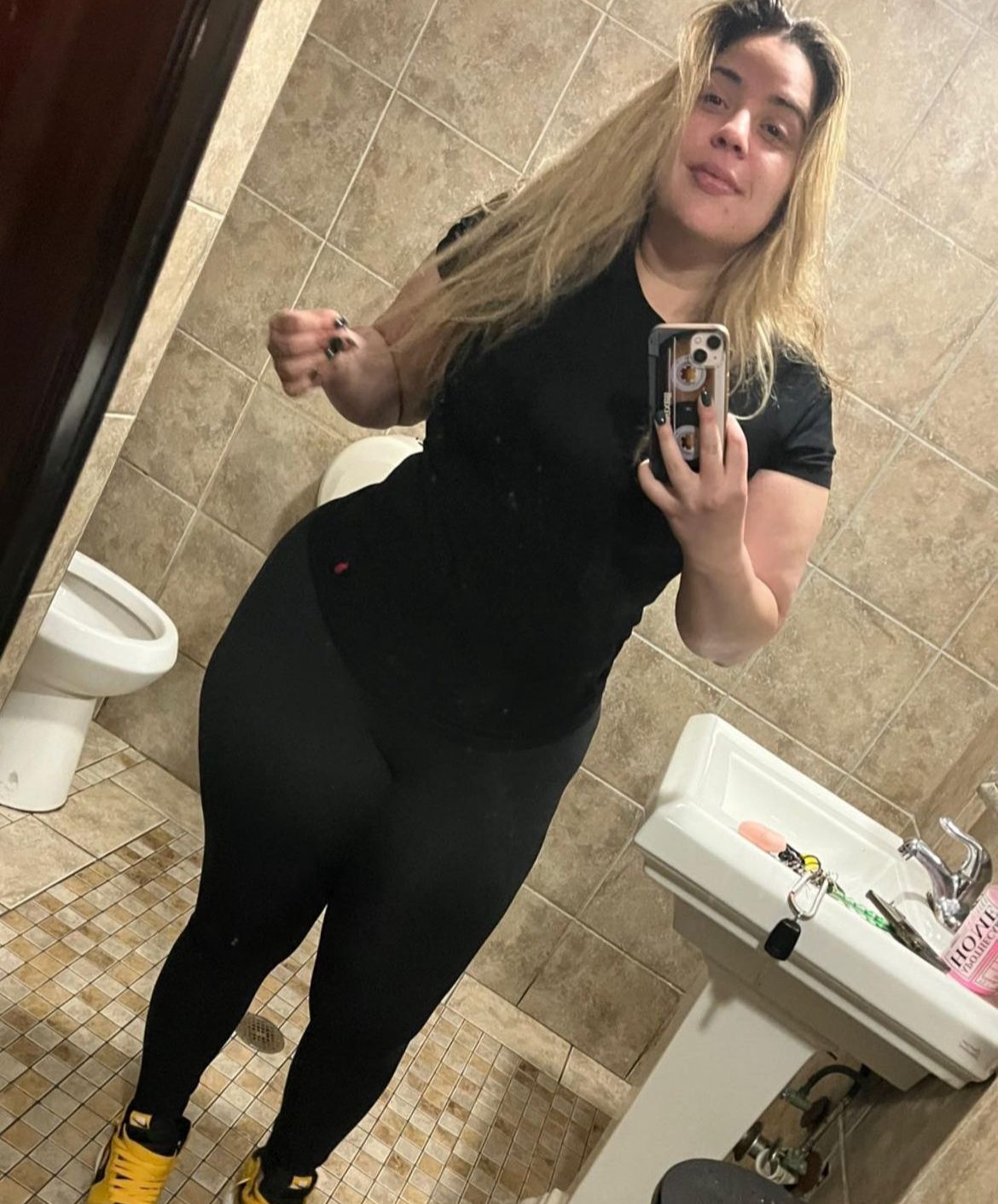 She got thicker bit still looks good #DbKDo5LI