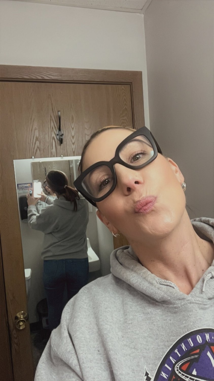 HotWife an her work selfies #Tj3ToLfR