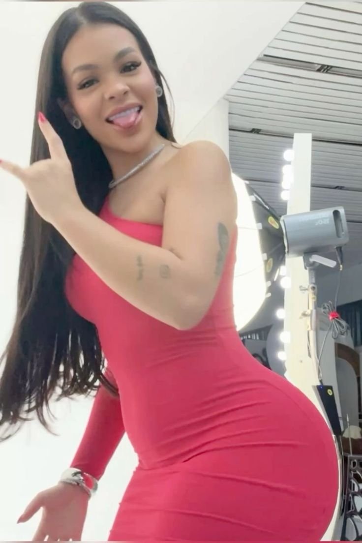 Karamba Lívia gostosa #O2X7IAwl