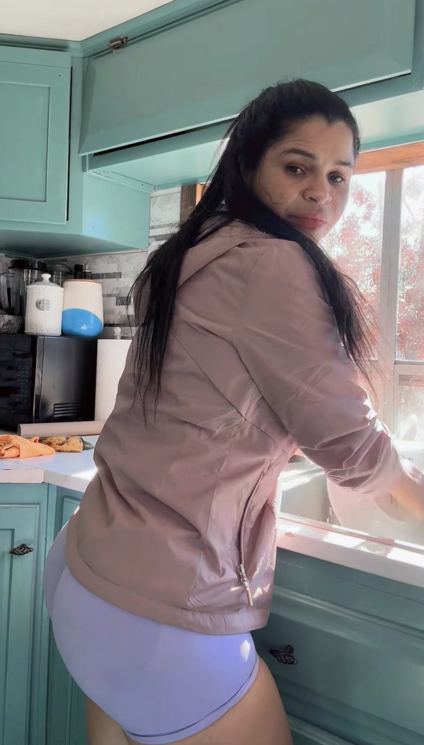 Random chicks #my6EF1fj