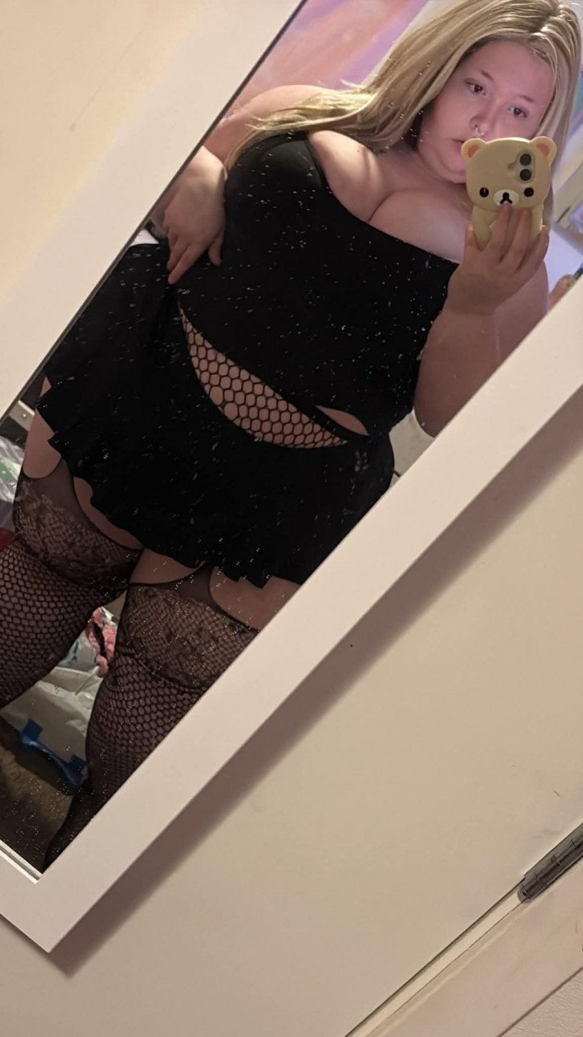 Random chicks #w6oRuo7l